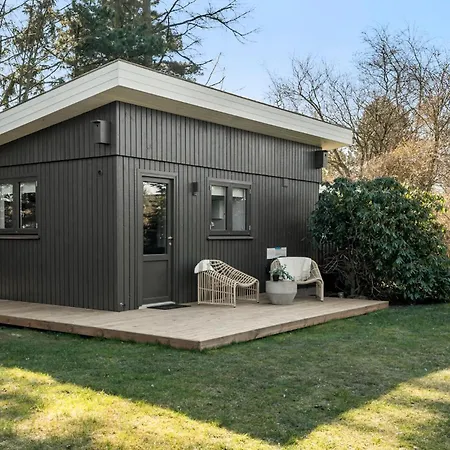 4 Bedroom Stunning In Vaeggerlose Vakantiehuis Bøtø By