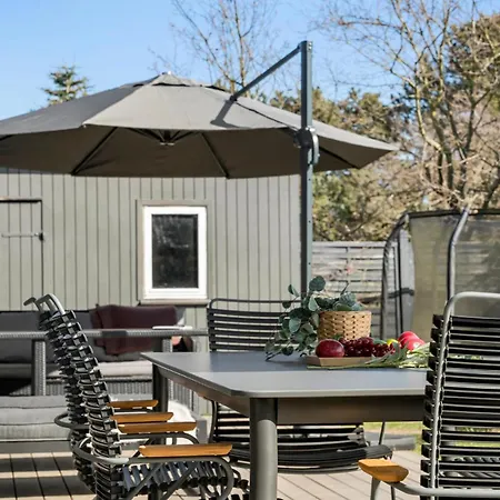 Holiday home 4 Bedroom Stunning In Vaeggerlose Boto By