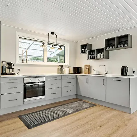 Holiday home 4 Bedroom Stunning In Vaeggerlose Boto By