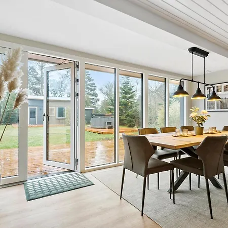 Vakantiehuis 4 Bedroom Stunning In Vaeggerlose Bøtø By