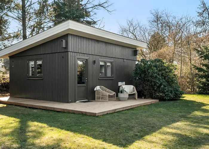 4 Bedroom Stunning In Vaeggerlose Vakantiehuis Bøtø By