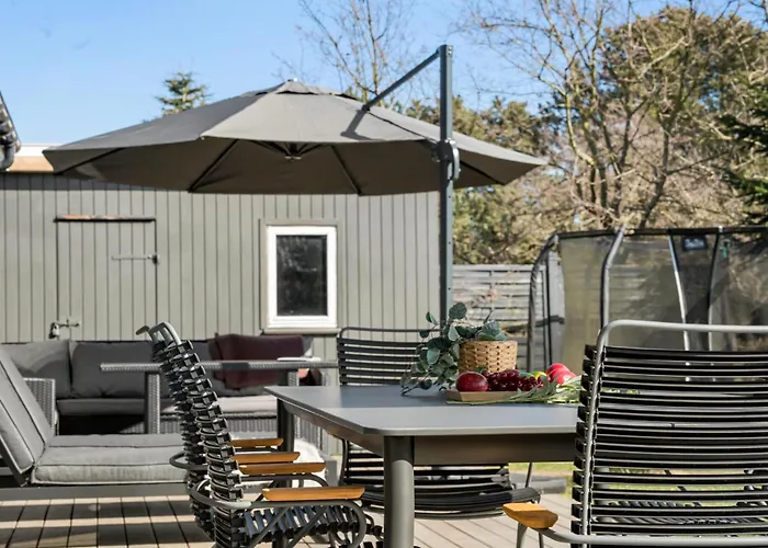 Vakantiehuis 4 Bedroom Stunning In Vaeggerlose Bøtø By