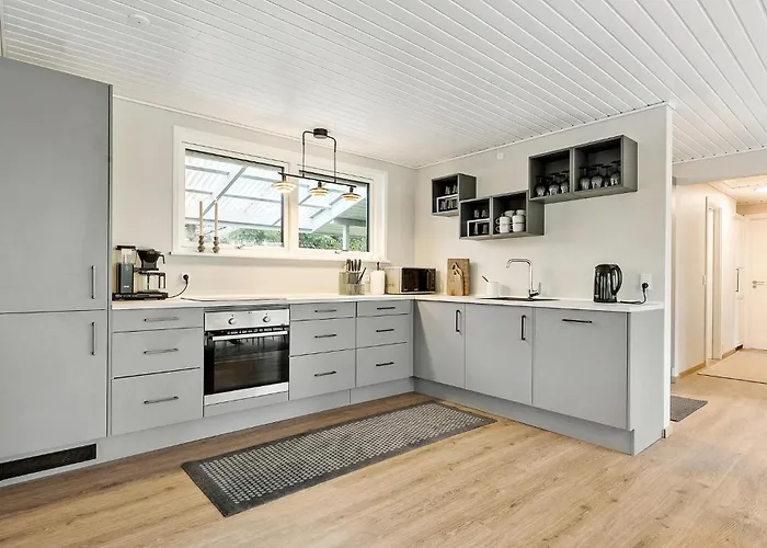 בית נופש 4 Bedroom Stunning In Vaeggerlose Bøtø By