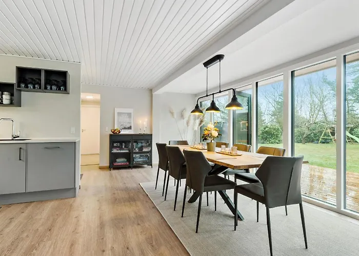 4 Bedroom Stunning In Vaeggerlose בית נופש