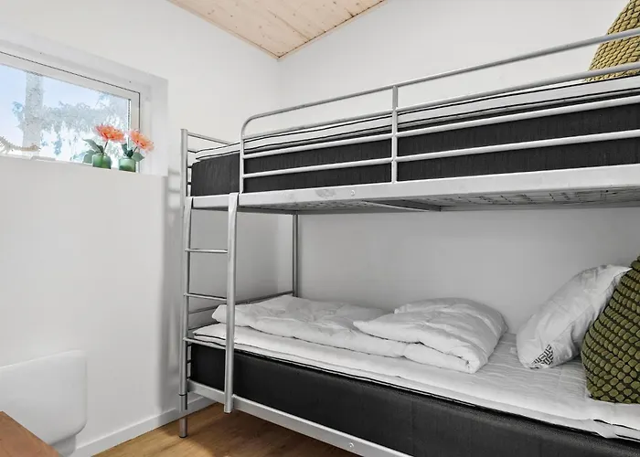 4 Bedroom Stunning In Vaeggerlose Bøtø By